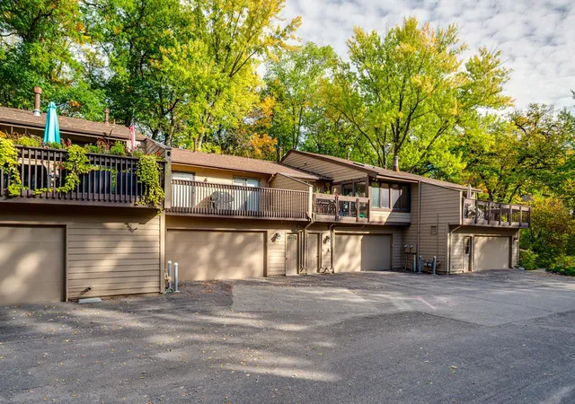 Photo 3 of Single family home for sale at 472 W Eagle Lake Dr, Maple Grove, MN 55369 | MLS# 7159646 | Listing updated on 2026-10-23