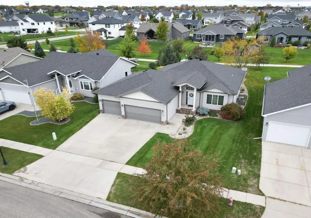 Photo 3 of Single family home for sale at 222 30th Avenue E, West Fargo, ND 58078 | MLS# 7159681 | Listing updated on 2026-10-29