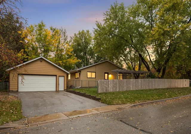 Photo 3 of Townhouse for sale at 2606 Jackson St, Saint Paul, MN 55117 | MLS# 7159689 | Listing updated on 2026-10-20