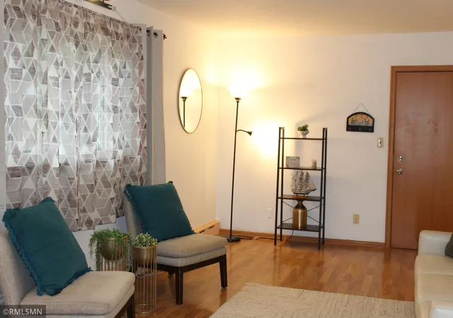 Listing Photo 5 - Condo for sale in building located at 45 Albert St S, St. Paul, MN 55105 - Unit #2