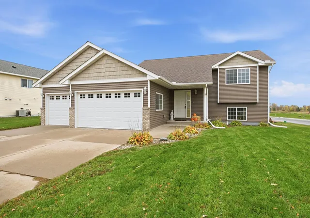 Photo 1 of Single family home for sale at 1025 2nd Avenue Se, Freeport, MN 56331 | MLS# 7159708 | Listing updated on 2026-10-17
