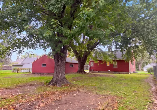 Photo 4 of Single family home for sale at 7 Park Dr, Circle Pines, MN 55014 | MLS# 7159711 | Listing updated on 2026-10-23
