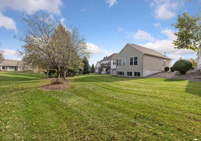 Photo 3 of Single family home for sale at 2545 Prairie Oak Trl, Saint Paul, MN 55125 | MLS# 7159723 | Listing updated on 2026-10-22