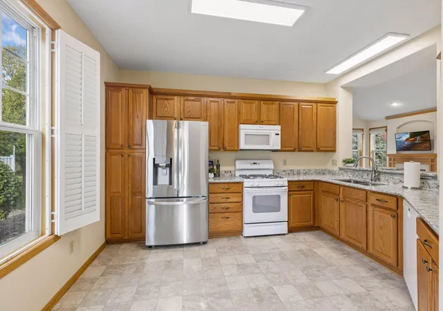 Photo 3 of Single family home for sale at 2545 Prairie Oak Trl, Saint Paul, MN 55125 | MLS# 7159723 | Listing updated on 2026-10-22