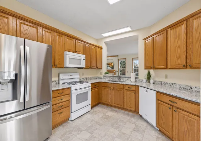 Photo 4 of Single family home for sale at 2545 Prairie Oak Trl, Saint Paul, MN 55125 | MLS# 7159723 | Listing updated on 2026-10-22