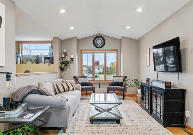 Photo 3 of Single family home for sale at 19 Rollins Dr, Elgin, MN 55932 | MLS# 7159725 | Listing updated on 2026-10-17