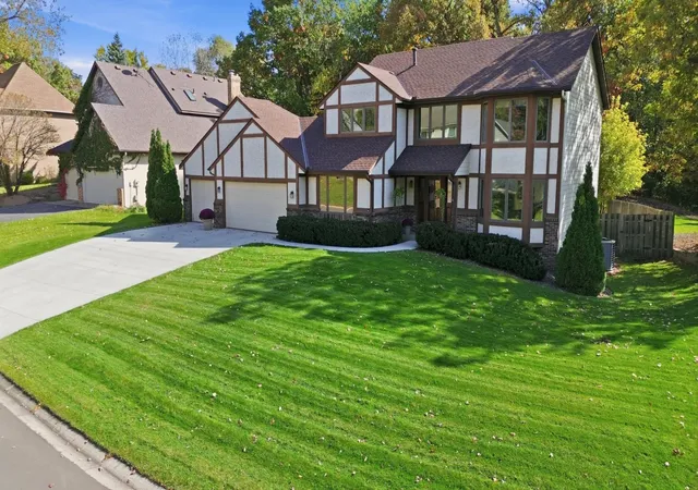 Photo 1 of Single family home for sale at 4772 London Ln, Saint Paul, MN 55122 | MLS# 7159730 | Listing updated on 2026-10-16
