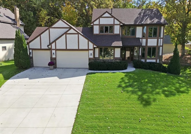 Photo 3 of Single family home for sale at 4772 London Ln, Saint Paul, MN 55122 | MLS# 7159730 | Listing updated on 2026-10-16