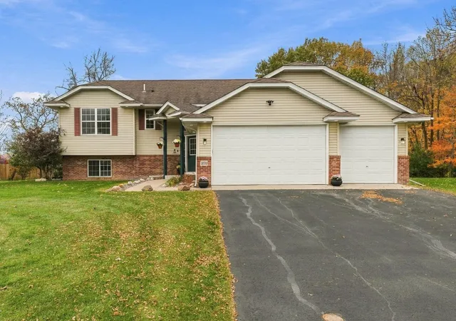 Photo 3 of Single family home for sale at 30530 Redding Ave, Shafer, MN 55074 | MLS# 7159770 | Listing updated on 2026-10-23