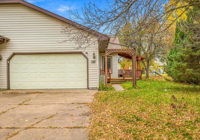 Photo 2 of Townhouse for sale at 550 W 10th Street, Rush City, MN 55069 | MLS# 7159795 | Listing updated on 2026-10-16