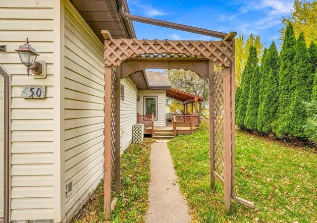 Photo 3 of Townhouse for sale at 550 W 10th Street, Rush City, MN 55069 | MLS# 7159795 | Listing updated on 2026-10-16