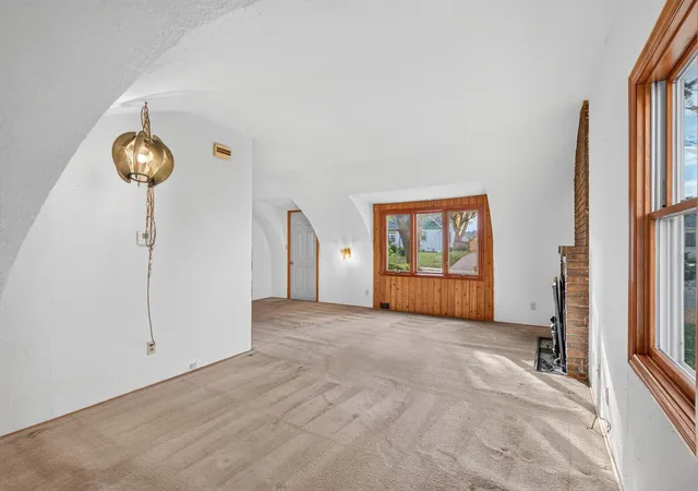Photo 3 of Single family home for sale at 1046 Felix St, Saint Paul, MN 55118 | MLS# 7159836 | Listing updated on 2026-10-22