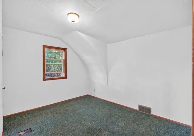 Photo 4 of Single family home for sale at 1046 Felix St, Saint Paul, MN 55118 | MLS# 7159836 | Listing updated on 2026-10-22