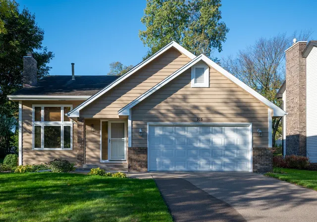 Photo 1 of Sale Pending at 915 Park Knoll Dr, Saint Paul, MN 55123 | MLS# 7159839 | Listing updated on 2026-10-21