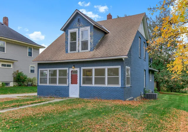 Photo 2 of Single family home for sale at 200 Excelsior Ave N, Annandale, MN 55302 | MLS# 7159844 | Listing updated on 2026-10-23