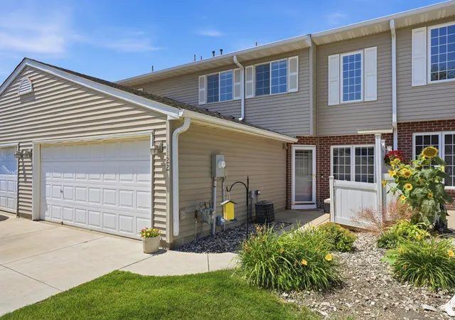Photo 2 of Sale Pending at 1122 Heather Ln, Waconia, MN 55387 | MLS# 7159869 | Listing updated on 2026-10-22