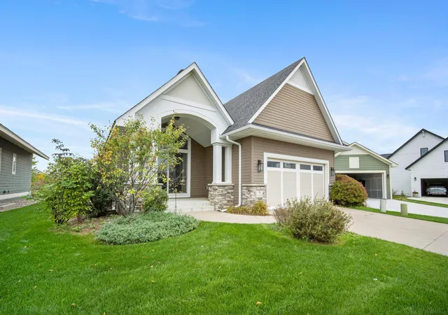 Photo 3 of Single family home for sale at 11339 Wildflower Dr N, Lake Elmo, MN 55042 | MLS# 7159870 | Listing updated on 2026-10-15