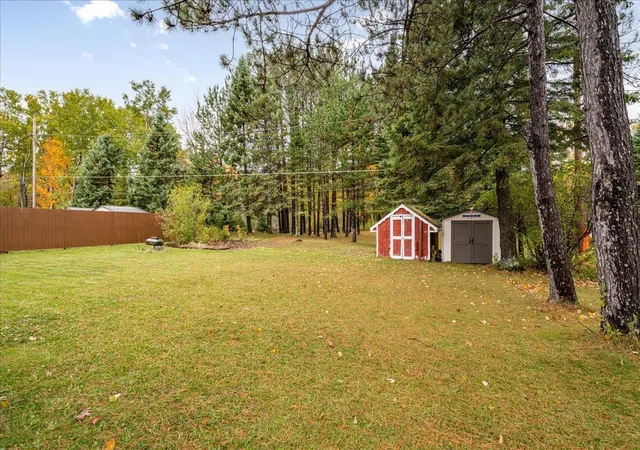 Photo 3 of Single family home for sale at 905 N Ebony Ave, Duluth, MN 55811 | MLS# 7159906 | Listing updated on 2026-10-15