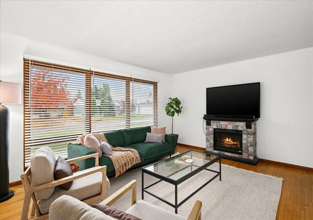 Photo 4 of Single family home for sale at 905 N Ebony Ave, Duluth, MN 55811 | MLS# 7159906 | Listing updated on 2026-10-15