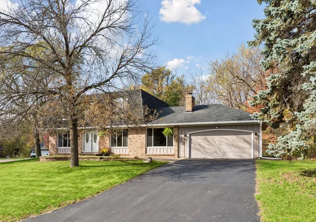 Photo 3 of Single family home for sale at 2755 Shadyview Ln N, Minneapolis, MN 55447 | MLS# 7159918 | Listing updated on 2026-10-22