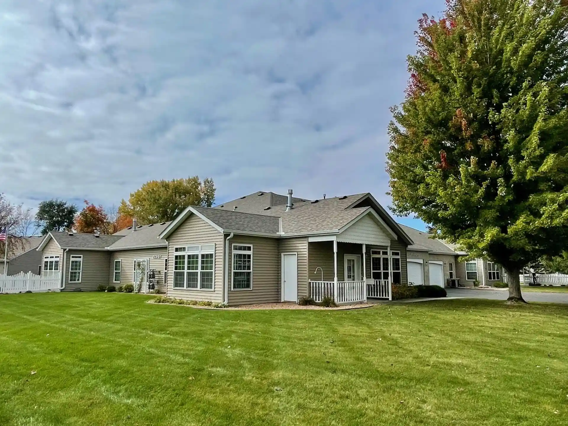 Listing Photo 2 - Condo for sale in 1905 Burr Oak Dr located at 1905 Burr Oak Dr, Austin, MN 55912 - Unit 1905 Burr Oak Dr