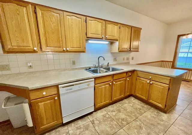 Listing Photo 4 - Condo for sale in building located at 1905 Burr Oak Dr, Austin, MN 55912 - Unit #A