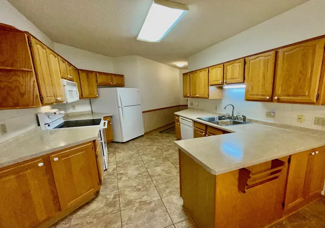 Listing Photo 5 - Condo for sale in building located at 1905 Burr Oak Dr, Austin, MN 55912 - Unit #A