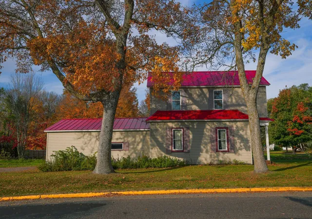 Photo 4 of Single family home for sale at 616 E Butternut Ave, Luck, WI 54853 | MLS# 7159974 | Listing updated on 2026-10-15