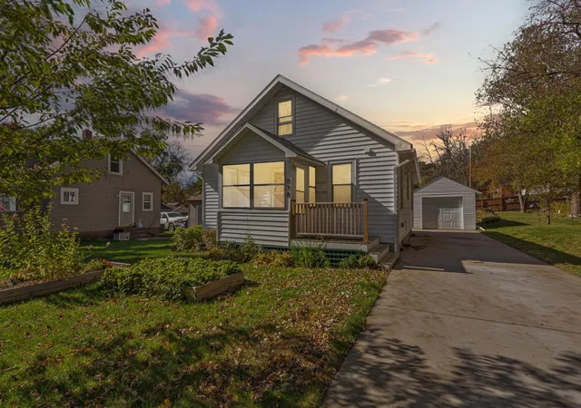 Photo 1 of Single family home for sale at 838 3rd Avenue Sw, Faribault, MN 55021 | MLS# 7159991 | Listing updated on 2026-10-20