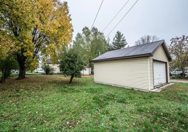 Photo 3 of Single family home for sale at 406 Main St, Farmington, MN 55024 | MLS# 7159999 | Listing updated on 2026-10-17