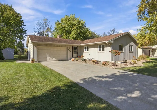 Photo 2 of Single family home for sale at 2601 Fairway Dr, Moorhead, MN 56560 | MLS# 7160004 | Listing updated on 2026-10-23