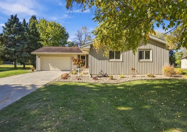 Photo 3 of Single family home for sale at 2601 Fairway Dr, Moorhead, MN 56560 | MLS# 7160004 | Listing updated on 2026-10-23