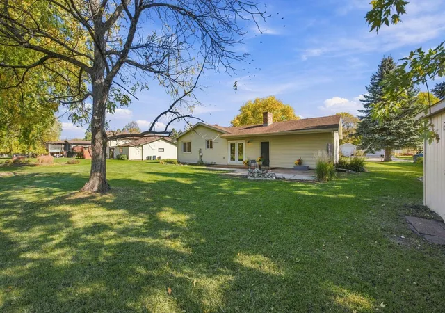 Photo 4 of Single family home for sale at 2601 Fairway Dr, Moorhead, MN 56560 | MLS# 7160004 | Listing updated on 2026-10-23