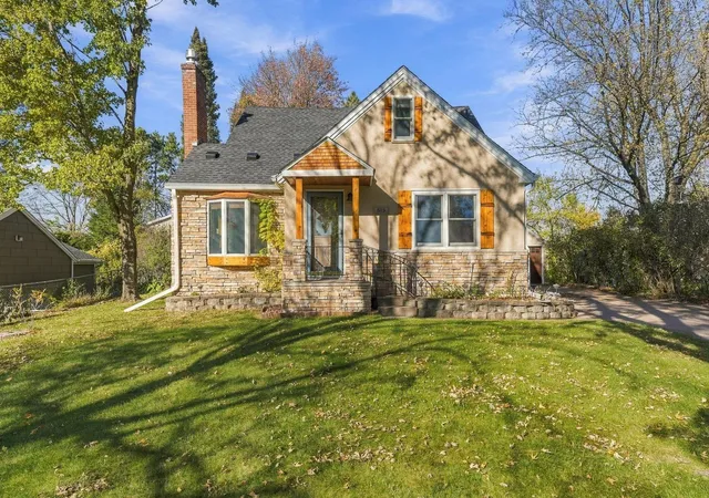 Photo 1 of Single family home for sale at 515 Roselawn Ave E, Saint Paul, MN 55117 | MLS# 7160020 | Listing updated on 2026-10-31