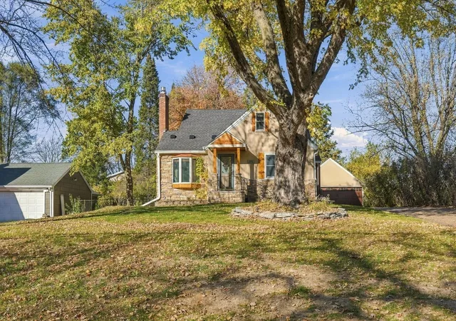 Photo 2 of Single family home for sale at 515 Roselawn Ave E, Saint Paul, MN 55117 | MLS# 7160020 | Listing updated on 2026-10-31