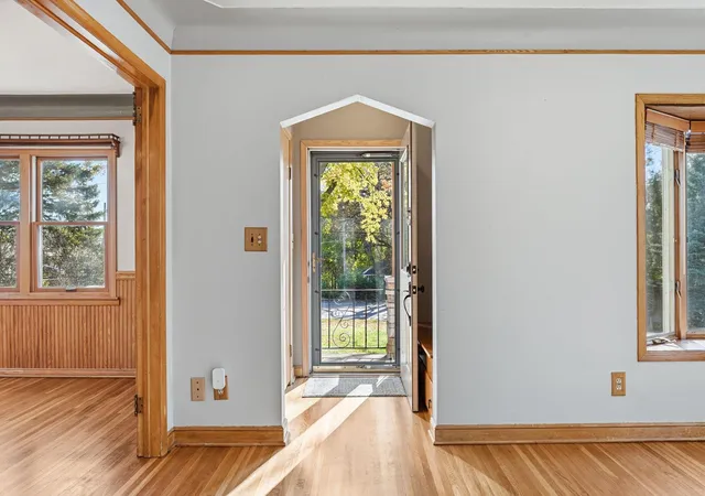 Photo 3 of Single family home for sale at 515 Roselawn Ave E, Saint Paul, MN 55117 | MLS# 7160020 | Listing updated on 2026-10-31