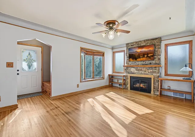 Photo 4 of Single family home for sale at 515 Roselawn Ave E, Saint Paul, MN 55117 | MLS# 7160020 | Listing updated on 2026-10-31