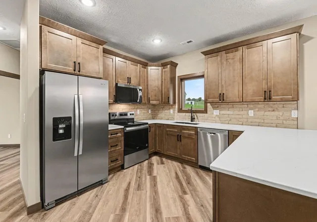 Photo 4 of Single family home for sale at 1511 Buffalo Ridge Dr, Luverne, MN 56156 | MLS# 7160021 | Listing updated on 2026-10-17