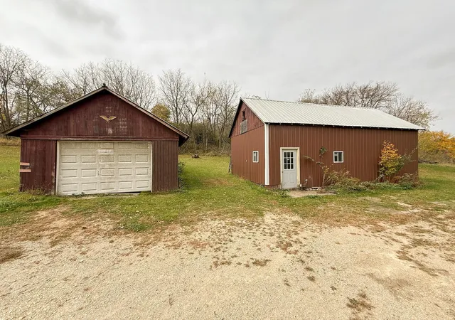 Photo 3 of Single family home for sale at 805 5th Street SW, Pine Island, MN 55963 | MLS# 7160050 | Listing updated on 2026-10-15