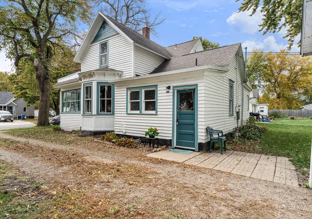 Photo 2 of Single family home for sale at 126 1st Street SE, Blooming Prairie, MN 55917 | MLS# 7160062 | Listing updated on 2026-10-16