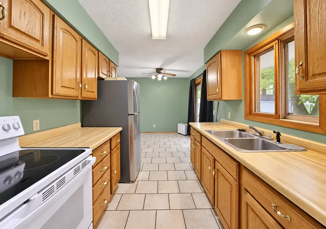 Photo 2 of Sale Pending at 908 12th Avenue Ne, Brainerd, MN 56401 | MLS# 7160066 | Listing updated on 2026-10-19
