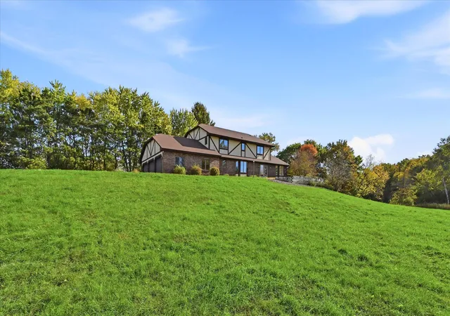 Photo 3 of Sale Pending at 9220 53rd Street N, Lake Elmo, MN 55042 | MLS# 7160117 | Listing updated on 2026-10-18