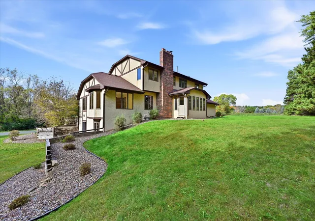 Photo 4 of Sale Pending at 9220 53rd Street N, Lake Elmo, MN 55042 | MLS# 7160117 | Listing updated on 2026-10-18