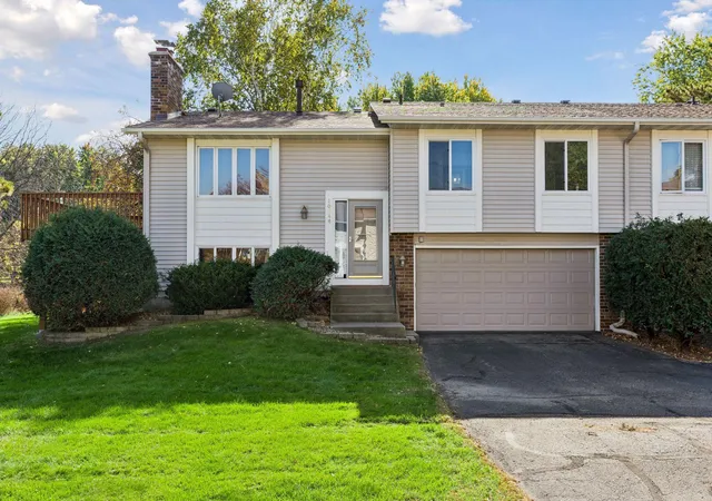 Photo 2 of Single family home for sale at 10348 Yorktown Ln N, Maple Grove, MN 55369 | MLS# 7160124 | Listing updated on 2026-10-20