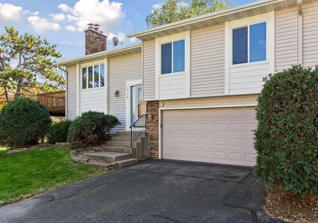 Photo 3 of Single family home for sale at 10348 Yorktown Ln N, Maple Grove, MN 55369 | MLS# 7160124 | Listing updated on 2026-10-20