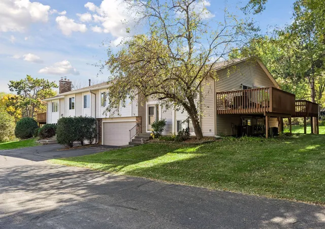 Photo 3 of Single family home for sale at 10348 Yorktown Ln N, Maple Grove, MN 55369 | MLS# 7160124 | Listing updated on 2026-10-20