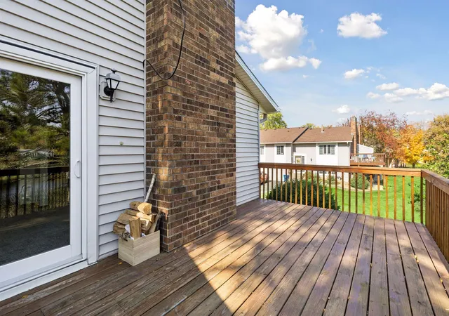 Photo 4 of Single family home for sale at 10348 Yorktown Ln N, Maple Grove, MN 55369 | MLS# 7160124 | Listing updated on 2026-10-20