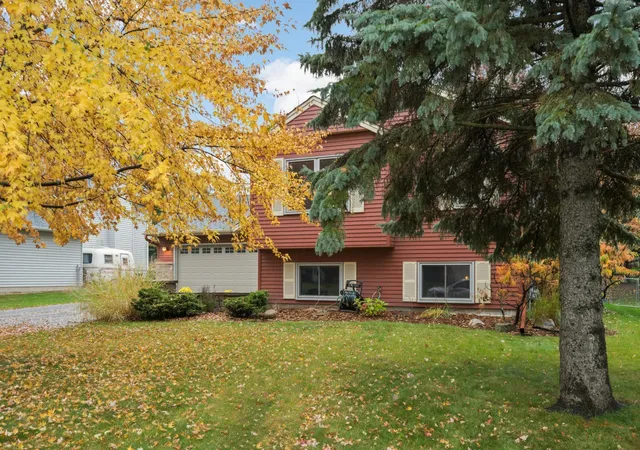 Photo 3 of Sale Pending at 960 Savannah Rd, Saint Paul, MN 55123 | MLS# 7160127 | Listing updated on 2026-10-22