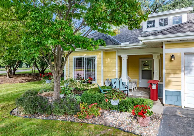 Photo 3 of Single family home for sale at 1481 Ravoux Ln, Chaska, MN 55318 | MLS# 7160145 | Listing updated on 2026-10-23