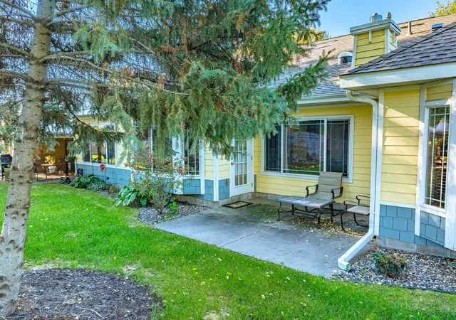 Photo 4 of Single family home for sale at 1481 Ravoux Ln, Chaska, MN 55318 | MLS# 7160145 | Listing updated on 2026-10-23